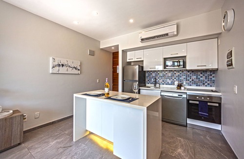 12th Street Apartment | CHIC 2 Bdr ♥️ PDC CONDO near 5th avenue & BEACH 🏖