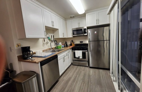 Sawtelle House | Chic 2-bedroom Residences with WiFi, AC in lovely Los Angeles