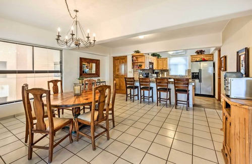 Centro Condo | Chic Cabo San Lucas Getaway < 2 Miles to Beaches!
