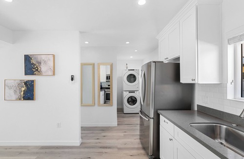 Mid City Apartment | Chic Central 1 BR Parking, Sofa Bed, Washer/Dryer