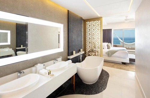 El Tezal Resort | Chic Junior Suite with 2 Queen or 1 King bed with AC in beautiful Cabo San Lucas