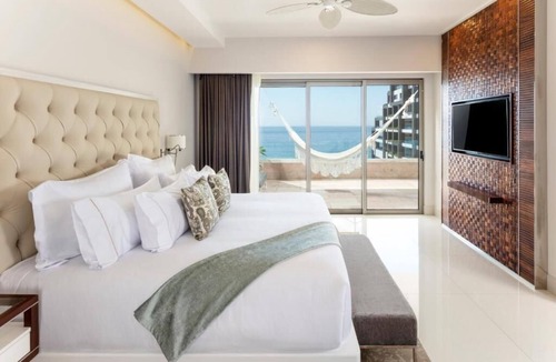 El Tezal Resort | Chic Junior Suite with 2 Queen or 1 King bed with AC in beautiful Cabo San Lucas