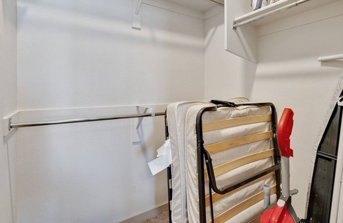 Palm Valley Apartment | Chic Modern Clean 1BR Apartment by Stay Gia