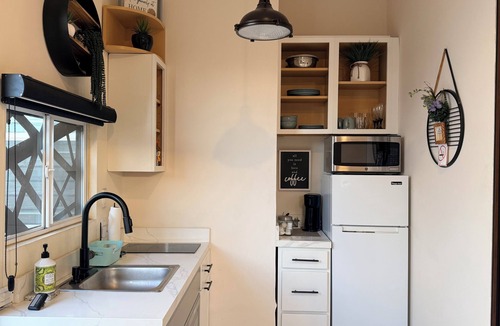 Parcelas Apartment | Chic Urban Private Studio w/Garage & EV Charger