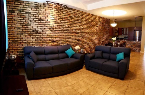 Edinburg House | Chicago Style Town home in a gated community!Spacious 1100sqft