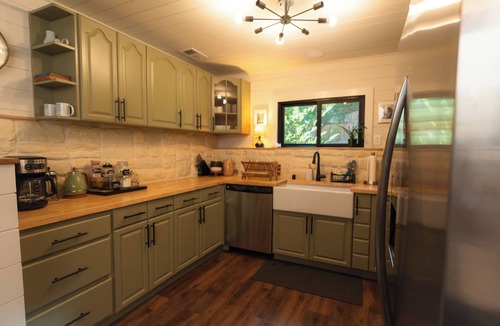 Running Springs Cottage | Christmas Tree Cottage/EV Charger/Fenced In Yard For Pets & Kids