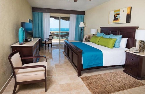 Playa Mujeres Resort | Christmas Week in Cancun: 3 Bedroom Oceanfront Suite