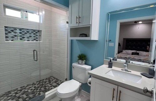 Edinburg Apartment | Clase Azul Executive Suite