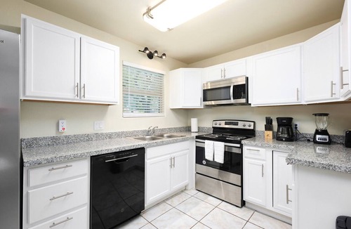 Brownsville Condo | Clide's Mansion, Cozy 2BD/2BA w/Private Yard!