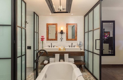 El Tezal Hotel | cliff top luxury 2 bedroom suite with sunrise ocean view in 5 star resort KR