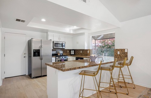 Desert Park Estates House | Close to Downtown Palm Springs: Villa w. Magical Views, Saltwater Pool, Sleeps 8
