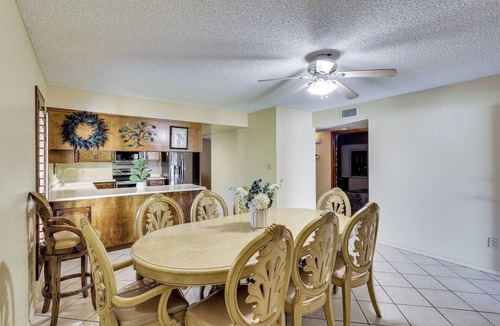 Yuma Apartment | Close to Golf! Snowbird Retreat w/Pool in Yuma