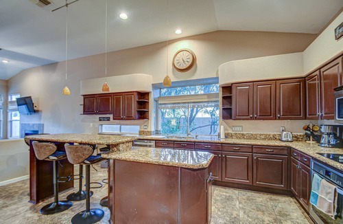 Foothills House | Close to South Mountain Preserve | Private Pool | Quiet Neighborhood | Jetted Tub | Outdoor TV