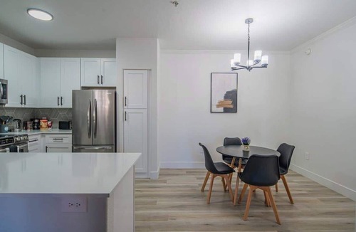 Glendale Sports and Entertainment District Apartment | Close To Westgate Stadium | Pool Parking Gym W/D