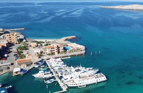 Pichilingue Hotel | Club Cantamar Beach Hotel & Marina