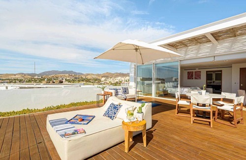 Zona Hotelera House | Coastal Charm: Private Rooftop Deck with Swimming Pool, Panoramic Ocean View!