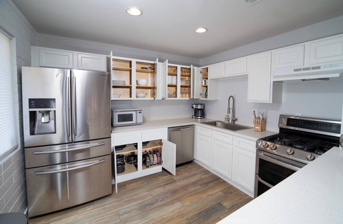 Camelback East House | Color POP Spot 2-bedroom Duplex In the center of Phoenix Wi-fi