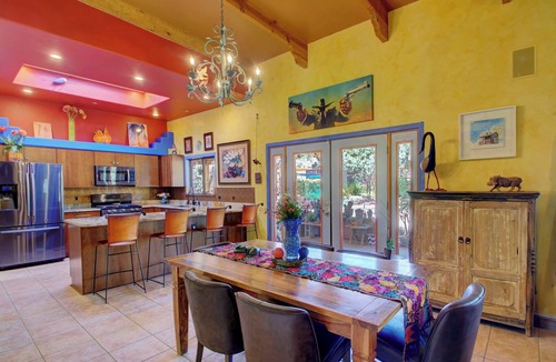 Tanque Verde House | Colorful Gallery Home at the Base of Mt. Lemmon, La Casa de Coco