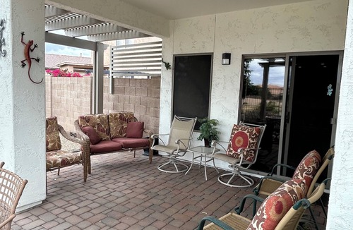 San Tan Valley House | Come relax on the covered patio with your favorite beverage and enjoy Santan.