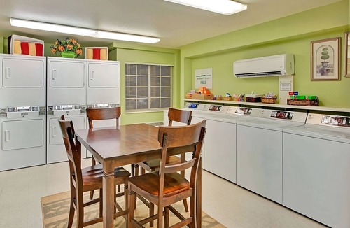 Tempe Hotel | Comfort and Convenience! Pet-Friendly Property & Access to Seasonal Outdoor Pool