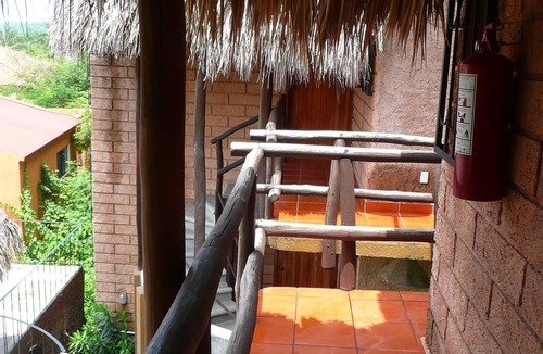 Zihuatanejo House | Comfort and privacy a short walk from Playa La Ropa
