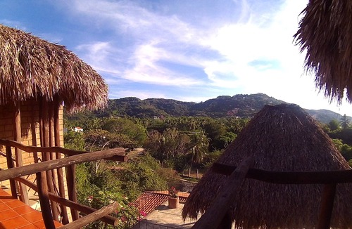Zihuatanejo House | Comfort and privacy a short walk from Playa La Ropa