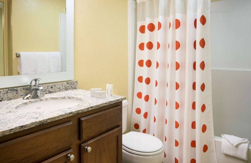Shea Business Park Hotel | Comfort and Relaxation! 3 Comfortable Units, Pool, Near OdySea Aquarium