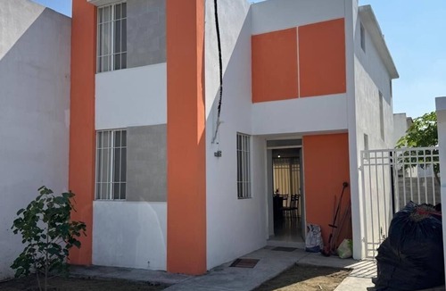 San Nicolas de los Garza House | Comfortable 7 Bed House 15 min from Airport with WI-FI and A/C in Industrial Zone