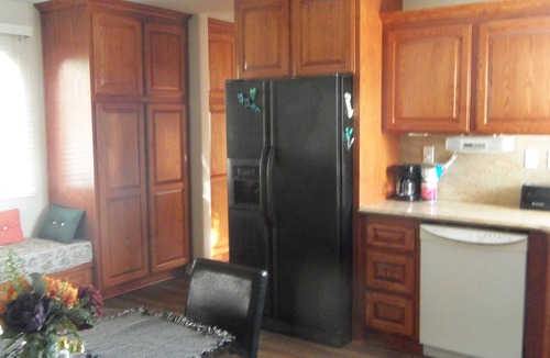 Norco House | Comfortable 2-bedroom Mid-term rental with AC in friendly Norco neighborhood