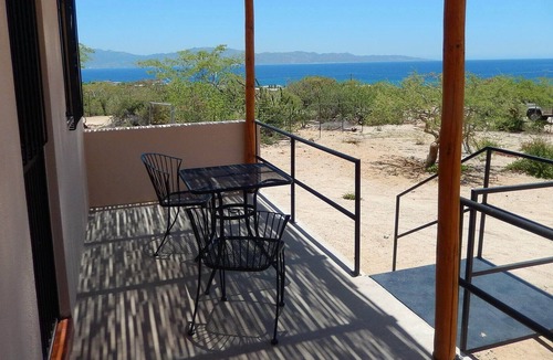El Sargento Cottage | Comfortable Studio Casita Fully Equiped with Deck and Seaview