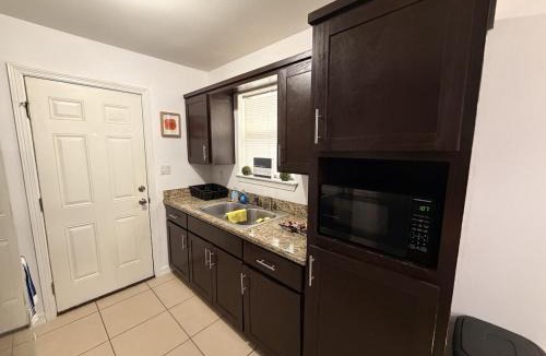 Edinburg Apartment | Comfy Apartment Prime Location
