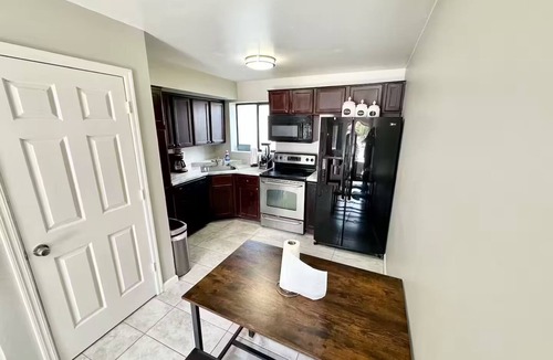 Blue Hills House | Comfy Modern Midtown Condo — walk to Hospitals