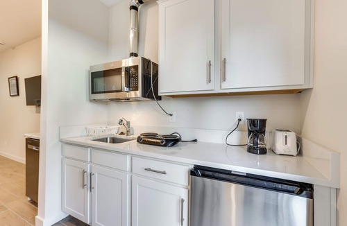 Desert View Apartment | Community Pool & Hiking Trails: Red Fox Retreat 1