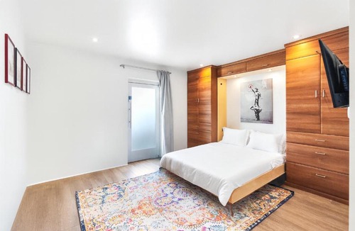 Roosevelt Apartment | Compact Urban Living in DTPH, Pool & parking