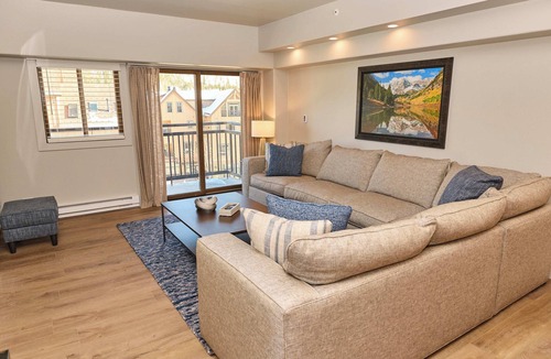 Peak 9 Condo | COMPLETE REMODEL Spacious 2 Bedroom w/Mountain View! Best location in Breck!