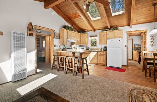 Big Bear Lake House | Comstock Cabin: Big Bear Lake Family & Pet Escape