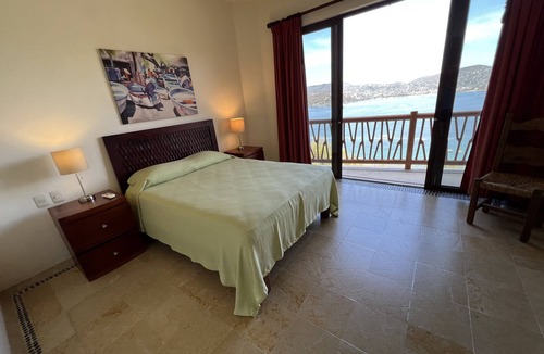 Playa Las Gatas Condo | Confortable Condo With Lots of Sunshine - Hear The Sound Of Splashing Waves!