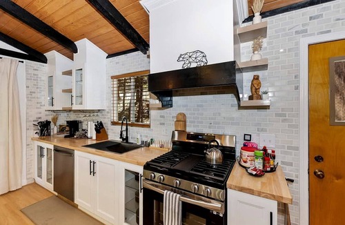 Big Bear Lake House | Contemporary Comfort: Modern Cabin Retreat near Big Bear Lake