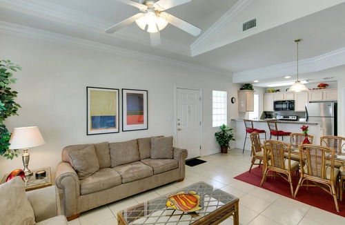 South Padre Island Condo | Contemporary Condo with WiFi, Balcony, Onsite Pool, & Easy Beach Access