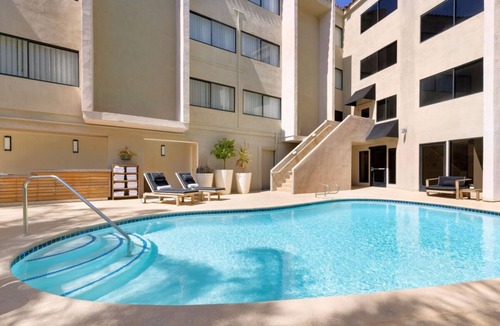 Calabasas House | Convenient Stay, Superb Location! 4 Family-friendly Units, Dogs Allowed, Pool