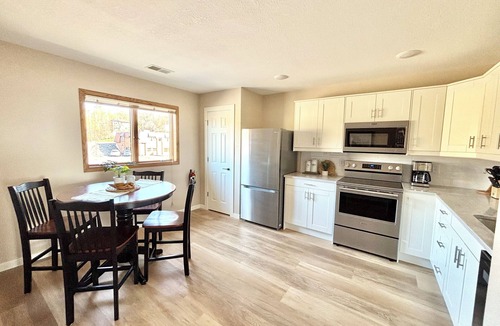 Endion Apartment | Convenient to the North Shore walk to Lake Superior, centrally located 2 bedroom