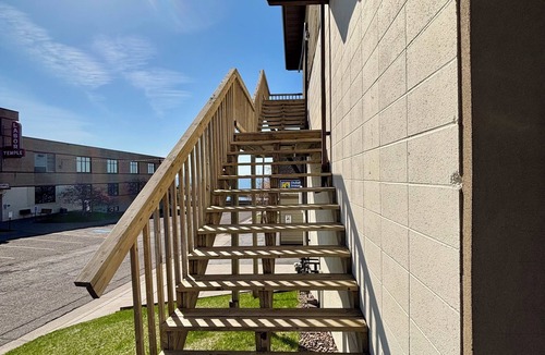 Endion Apartment | Convenient to the North Shore walk to Lake Superior, centrally located 2 bedroom