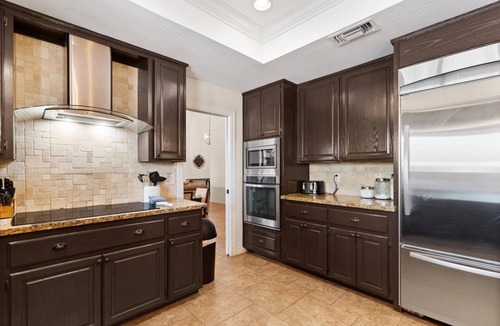 Estate Grove Valencia Est House | Cool Off at This 5BR Mesa Home | Pool, Hot Tub, Putting Green, Playground & Covered Outdoor Bar