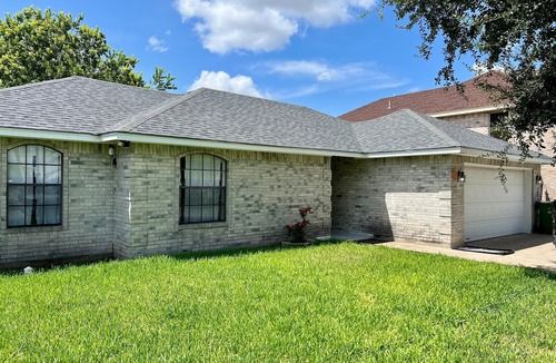Brownsville House | Corporate-Ready Home Close to SpaceX & the Coast