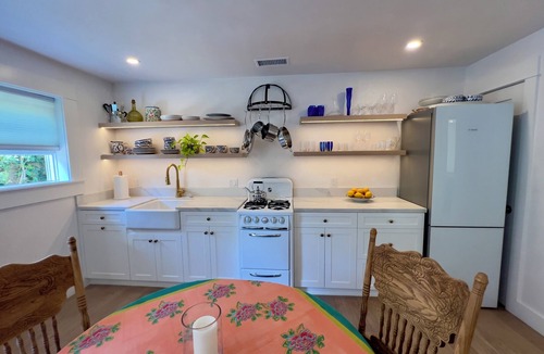 Oak Park Cottage | Courtyard Pied-à-Terre, Downtown A+ Location, 1 Bed 1 Bath, Luxury Guest Suite
