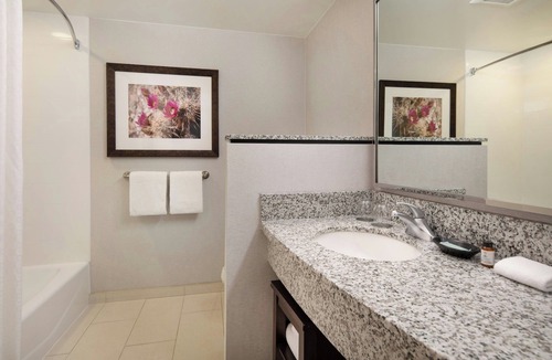 South Scottsdale Hotel | Courtyard Scottsdale Salt River