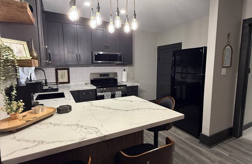 Brownsville Apartment | Cozy 1-bedroom apartment in beautiful Brownsville with AC