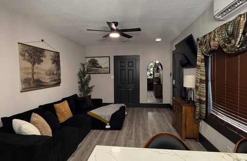 Brownsville Apartment | Cozy 1-bedroom apartment in beautiful Brownsville with AC