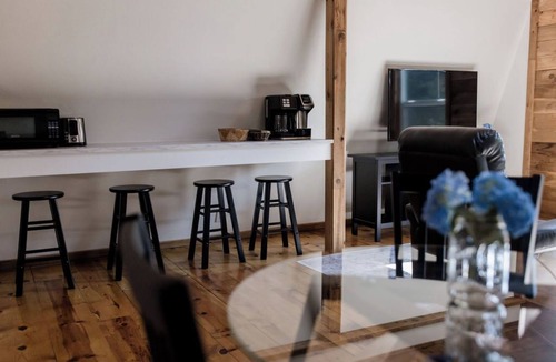 Gresham Apartment | Cozy 1-bedroom apartment with WiFi, parking, and keyboard in a peaceful setting.