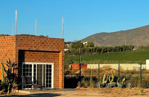Valle de Guadalupe Cabin | Cozy 1-bedroom cabin in pleasant Tierra Santa with AC